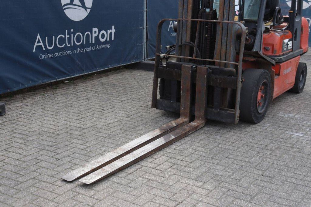 Heftruck Nissan FGD02A30Q Diesel 3000kg 4.3m 2000