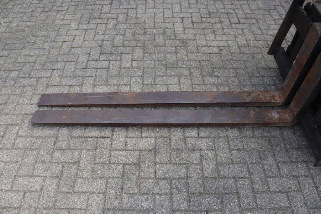 Heftruck Nissan FGD02A30Q Diesel 3000kg 4.3m 2000