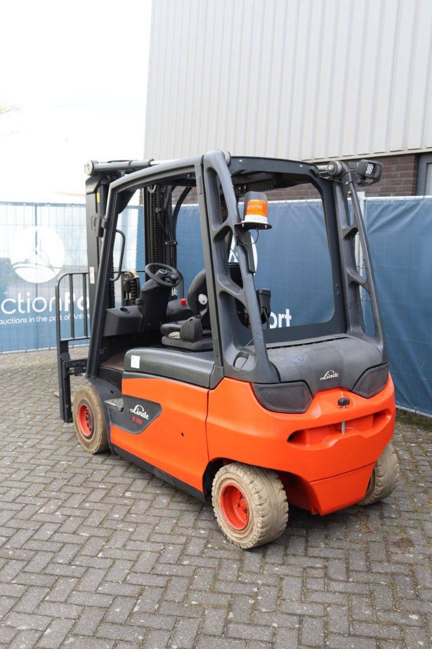 Linde E30 Electric Forklift 3000kg