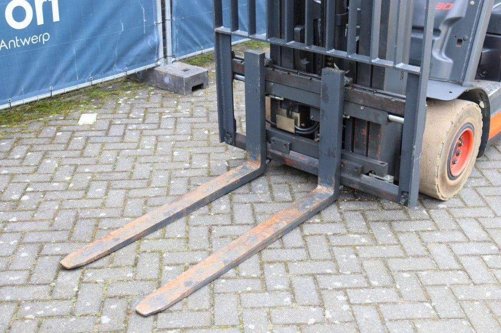 Linde E30 Electric Forklift 3000kg
