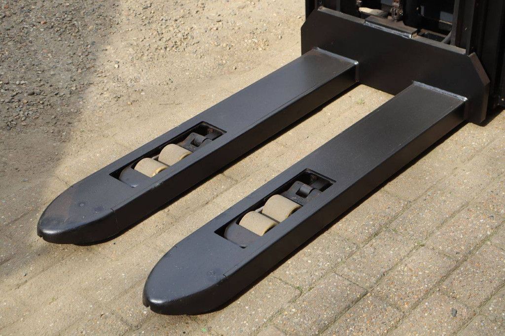 Stacker BT SWE-140L Electric 1400kg 2.65m 2015