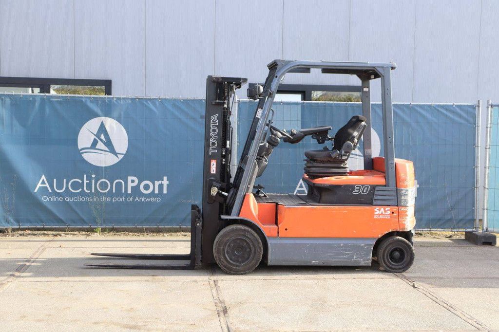 Toyota 7FBMF30 Elektrogabelstapler 3000 kg 5,5 m 2009