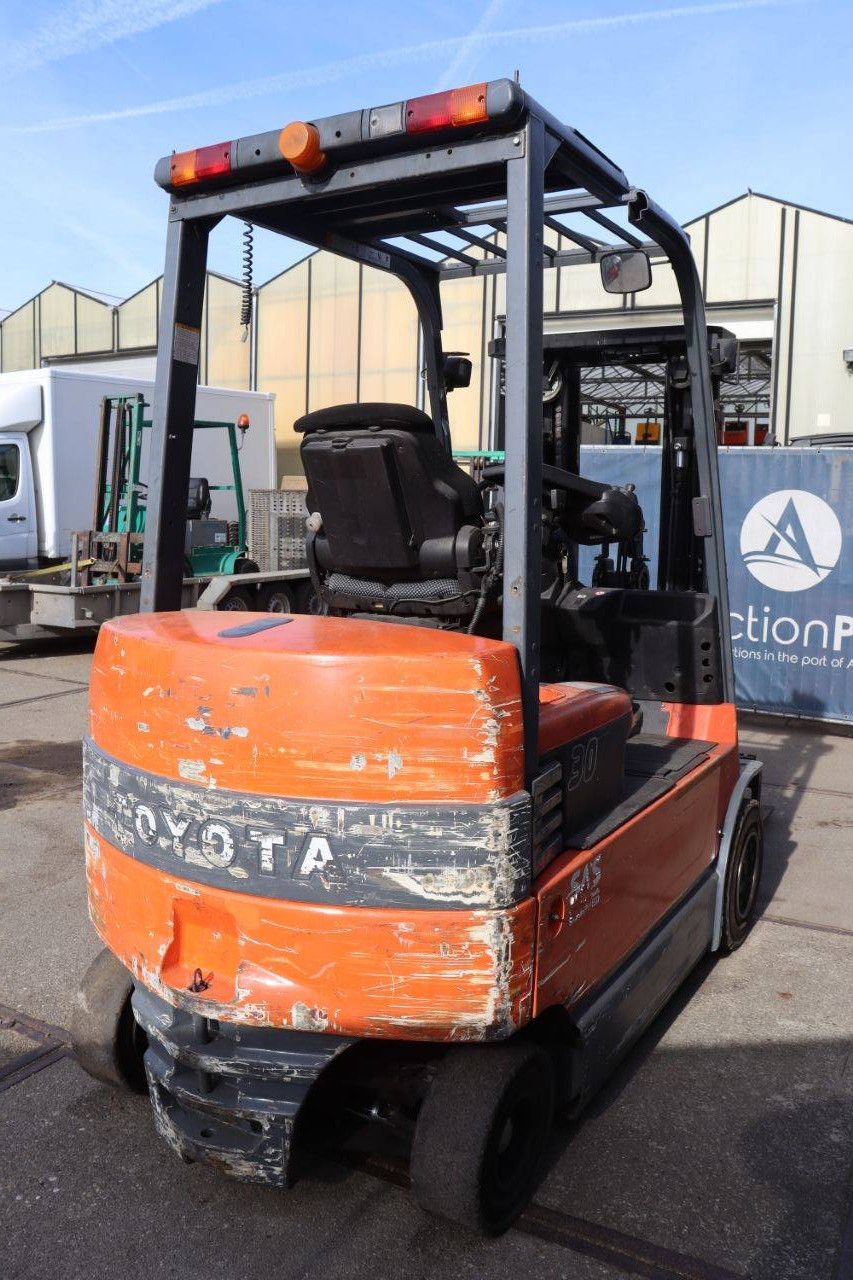 Toyota 7FBMF30 Elektrogabelstapler 3000 kg 5,5 m 2009