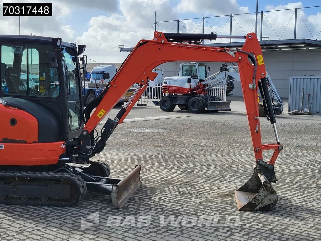 Kubota U36-4 3 Buckets