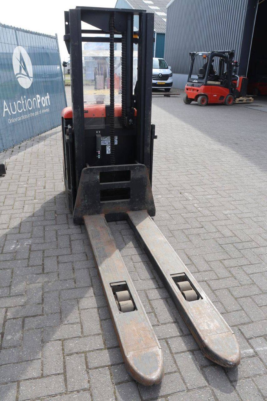 Stacker BT SPE160 Electric 1600kg 4.4m 2012