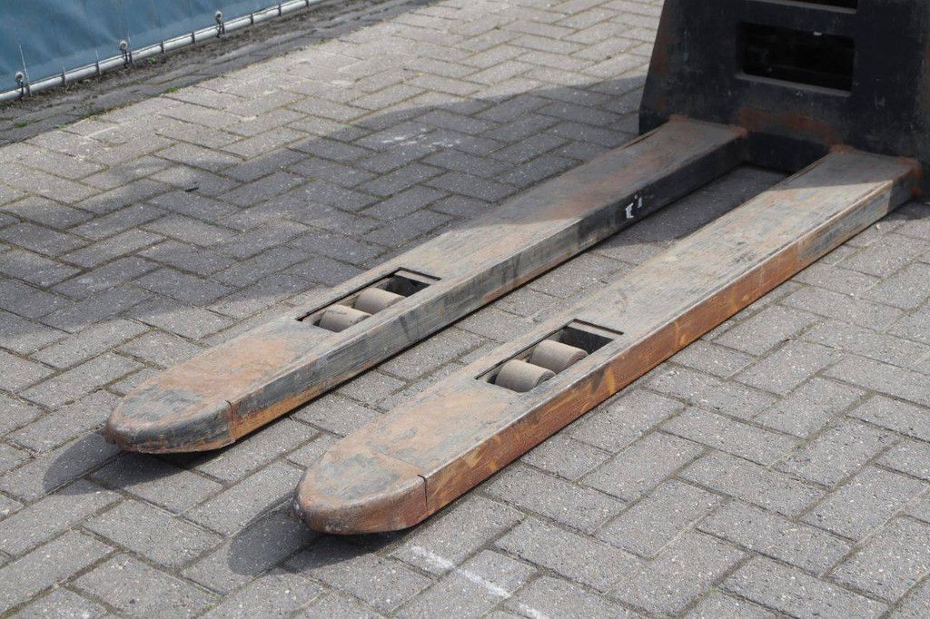 Stacker BT SPE160 Electric 1600kg 4.4m 2012