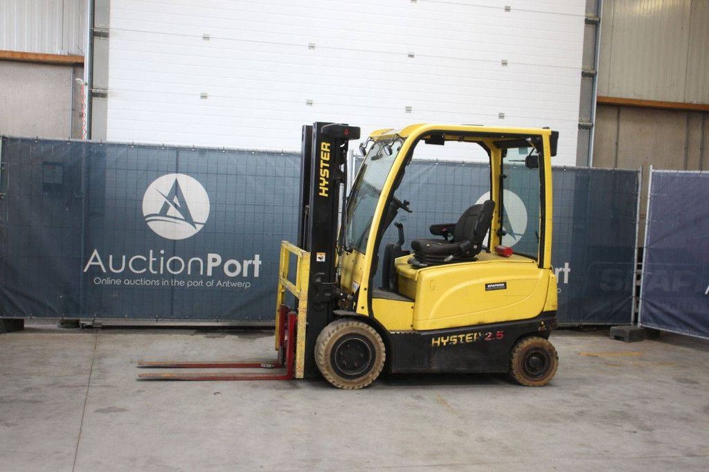 Hyster J2.5XN Electric Forklift 2360kg 4.95m 2017