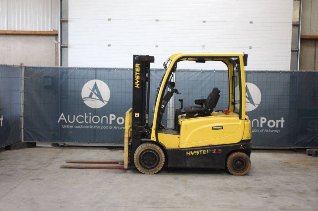 Hyster J2.5XN Electric Forklift 2360kg 4.95m 2017