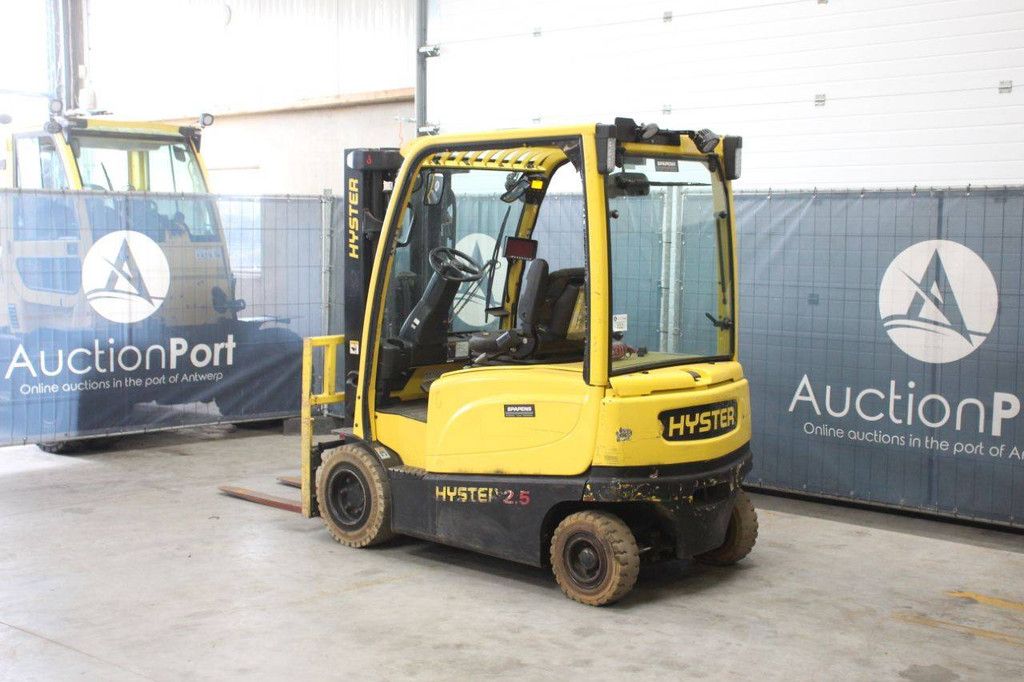 Hyster J2.5XN Electric Forklift 2360kg 4.95m 2017