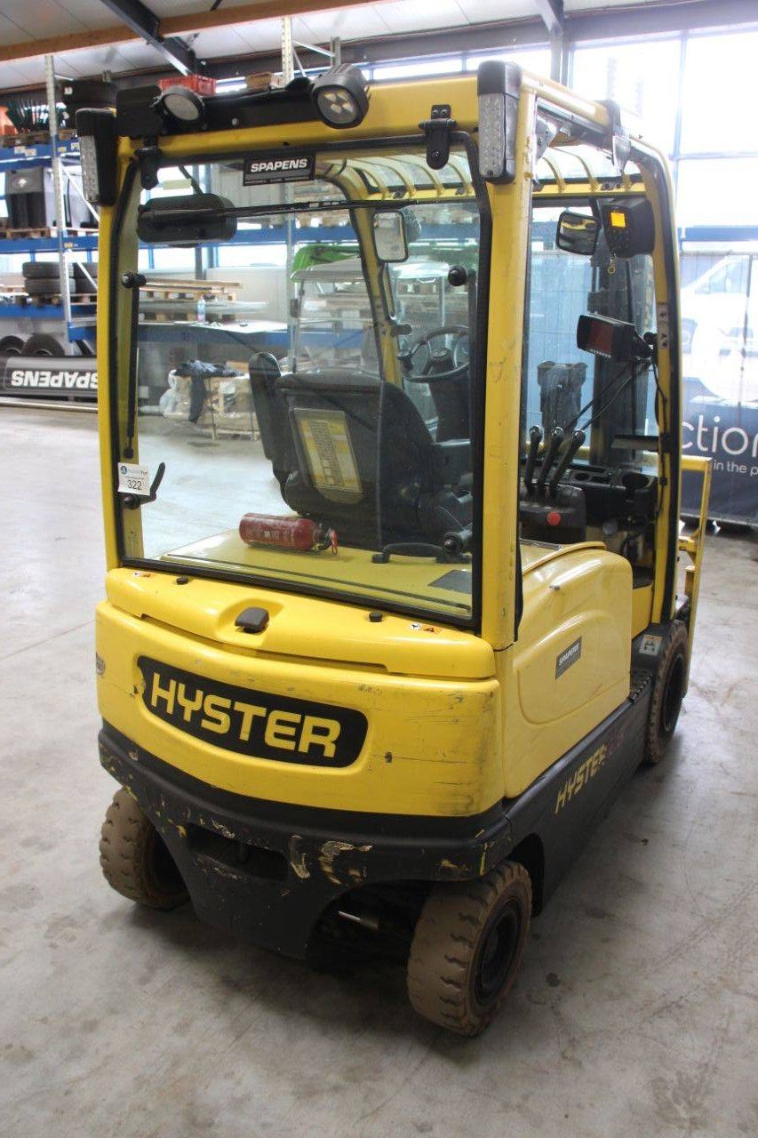 Hyster J2.5XN Electric Forklift 2360kg 4.95m 2017