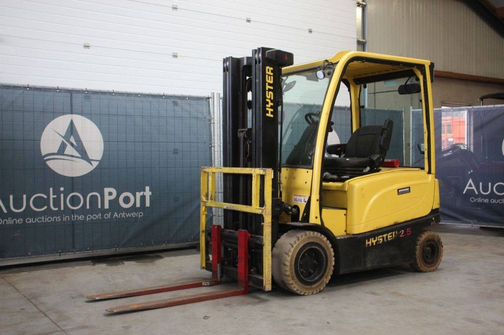 Hyster J2.5XN Electric Forklift 2360kg 4.95m 2017