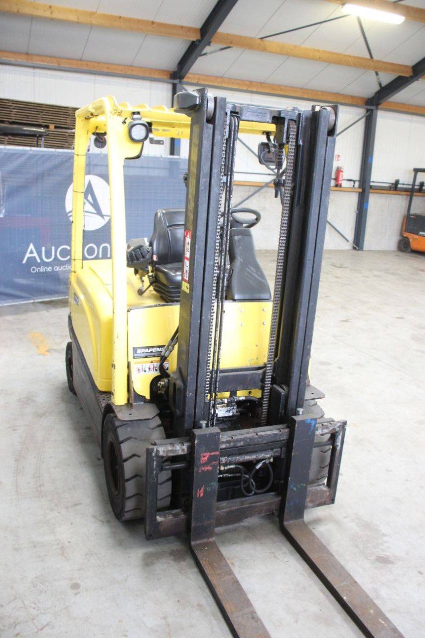 Hyster J3.0XN Elektrogabelstapler, 2210 kg, 3,21 m, Baujahr 2016