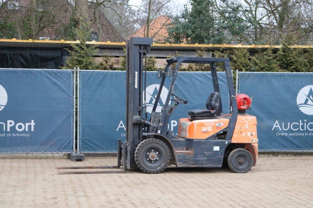 Doosan G25G-5 LPG-Gabelstapler 2500 kg 5,99 m