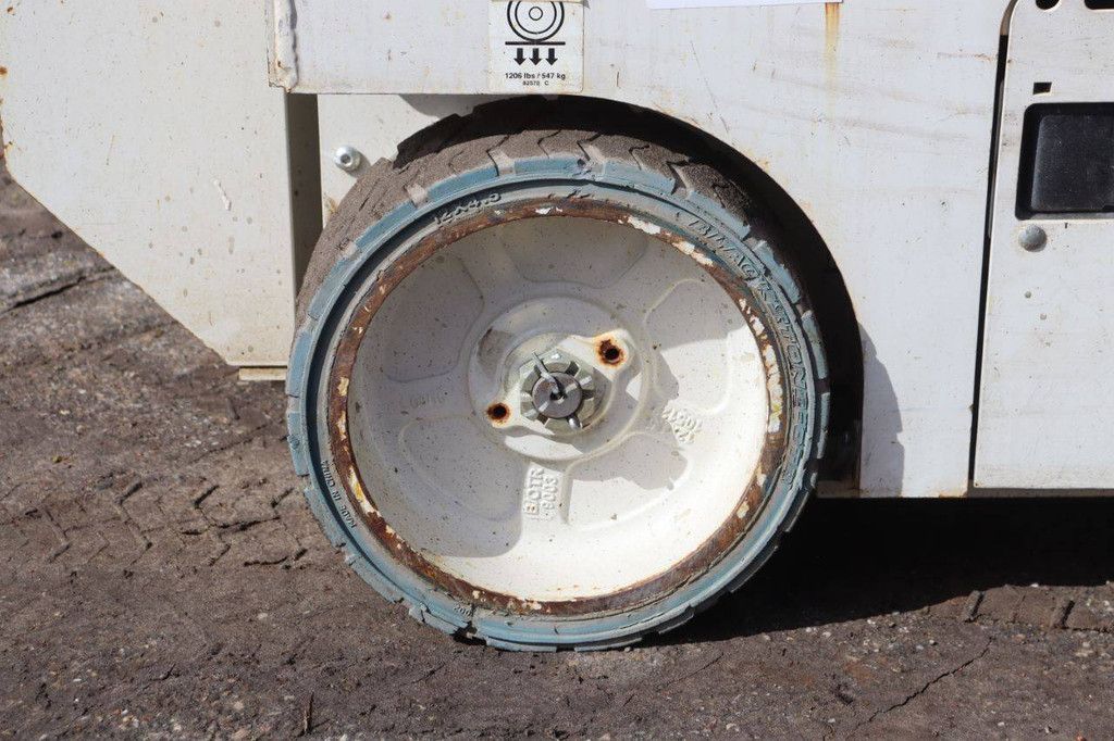 Genie Electric Scissor Lift