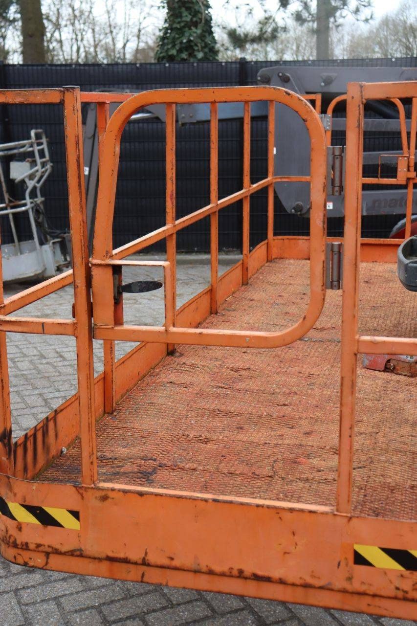 Telescopic boom lift JLG 680S Diesel 22.73m 2008