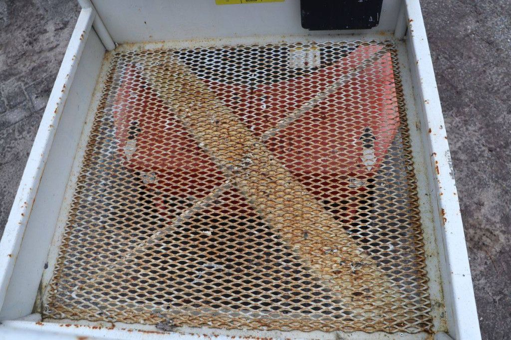 JLG TOUCAN 8E Electric Mast Lift 8.2m 2012