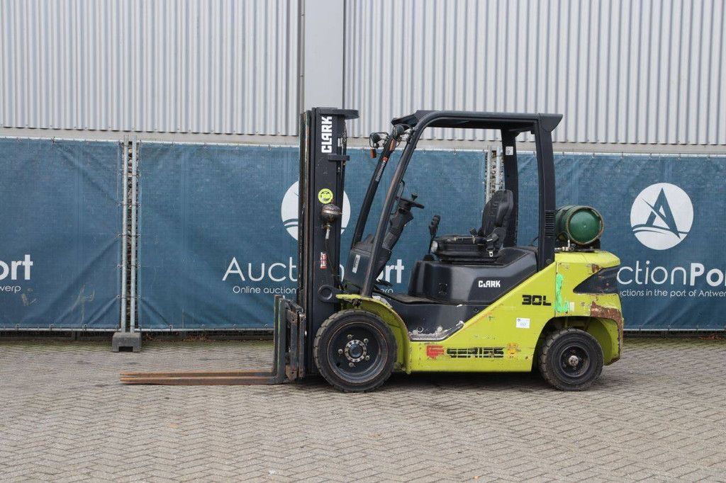 Gabelstapler Clark S30L LPG 3000kg 4,8m 2019