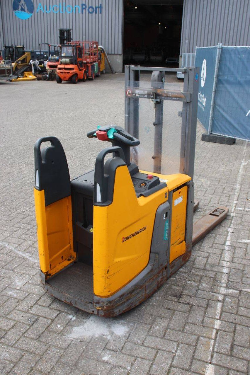 Stacker Jungheinrich Electric 1000kg 2560mm
