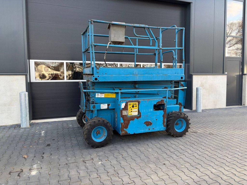 Scherenarbeitsbühne, aufrecht, 66919-001, Diesel, 14,1 m, 2000