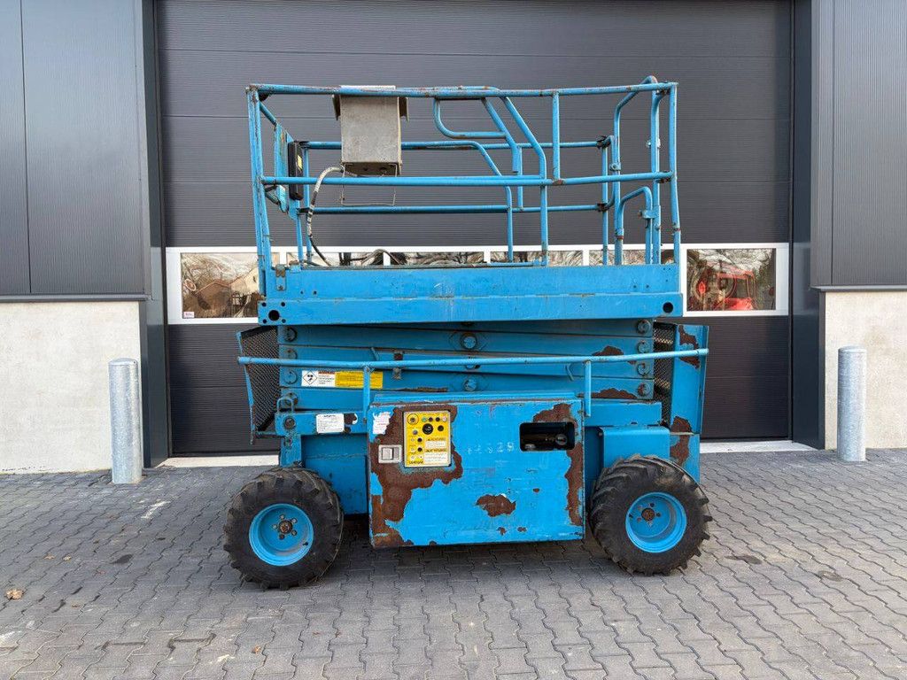 Scherenarbeitsbühne, aufrecht, 66919-001, Diesel, 14,1 m, 2000