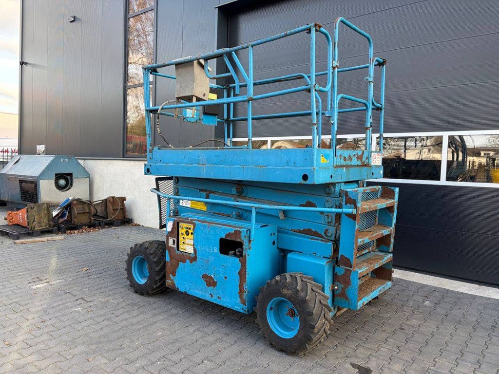 Scherenarbeitsbühne, aufrecht, 66919-001, Diesel, 14,1 m, 2000