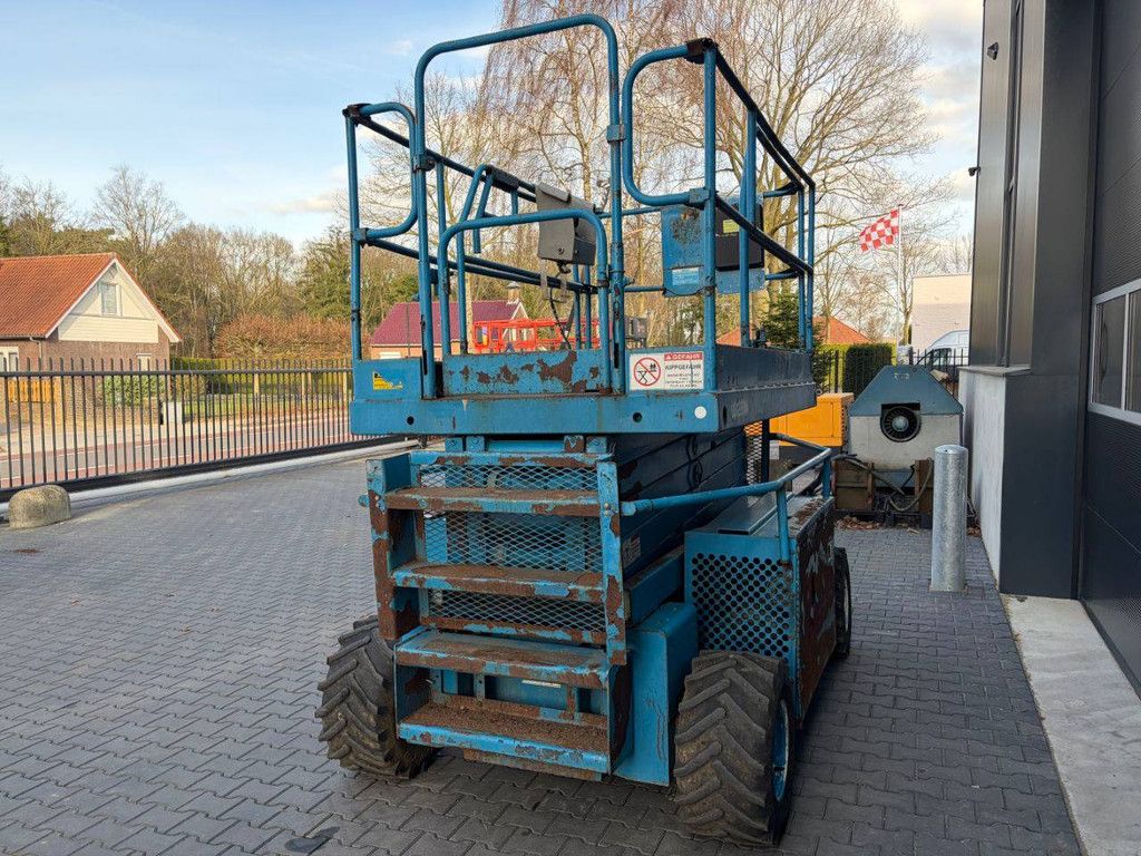 Scherenarbeitsbühne, aufrecht, 66919-001, Diesel, 14,1 m, 2000