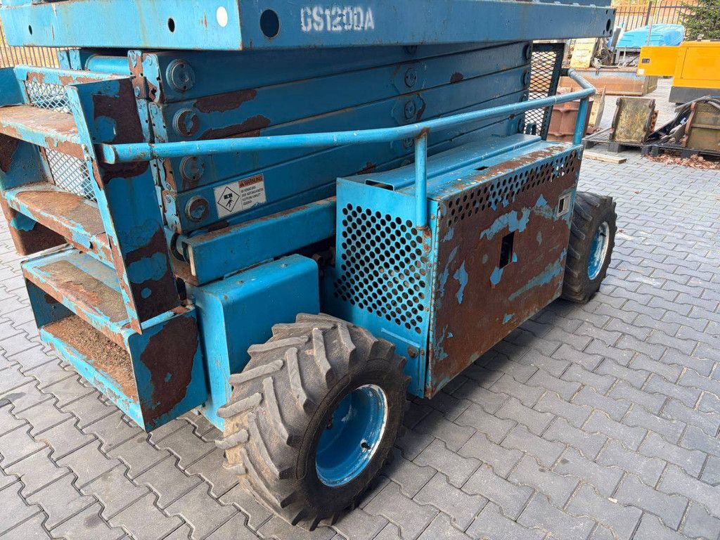 Scherenarbeitsbühne, aufrecht, 66919-001, Diesel, 14,1 m, 2000