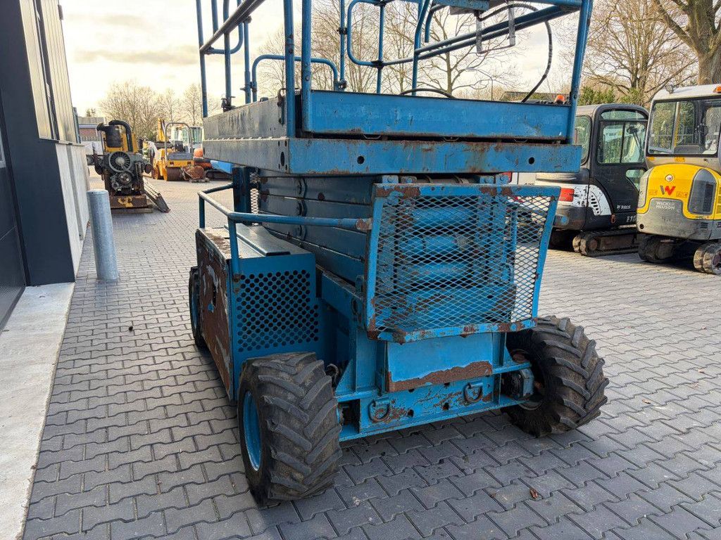 Scherenarbeitsbühne, aufrecht, 66919-001, Diesel, 14,1 m, 2000