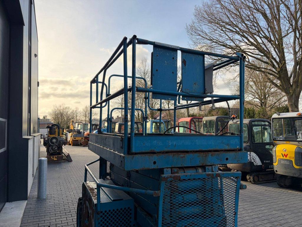 Scherenarbeitsbühne, aufrecht, 66919-001, Diesel, 14,1 m, 2000