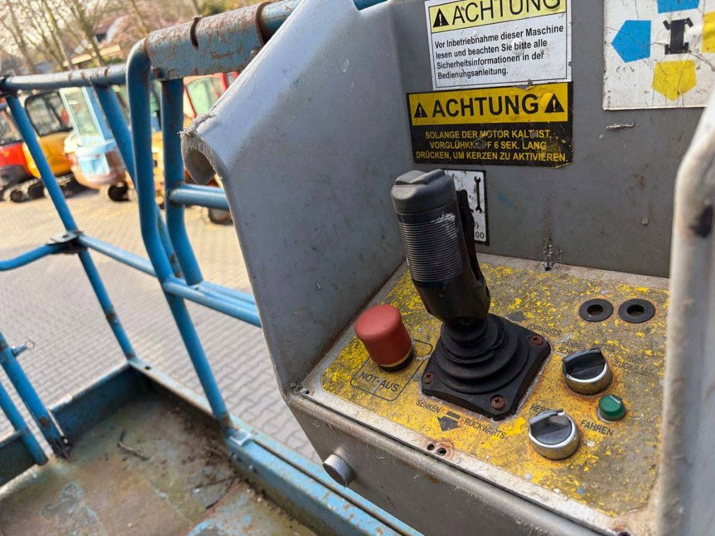 Scherenarbeitsbühne, aufrecht, 66919-001, Diesel, 14,1 m, 2000