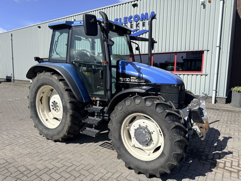 New Holland TS100 4WD