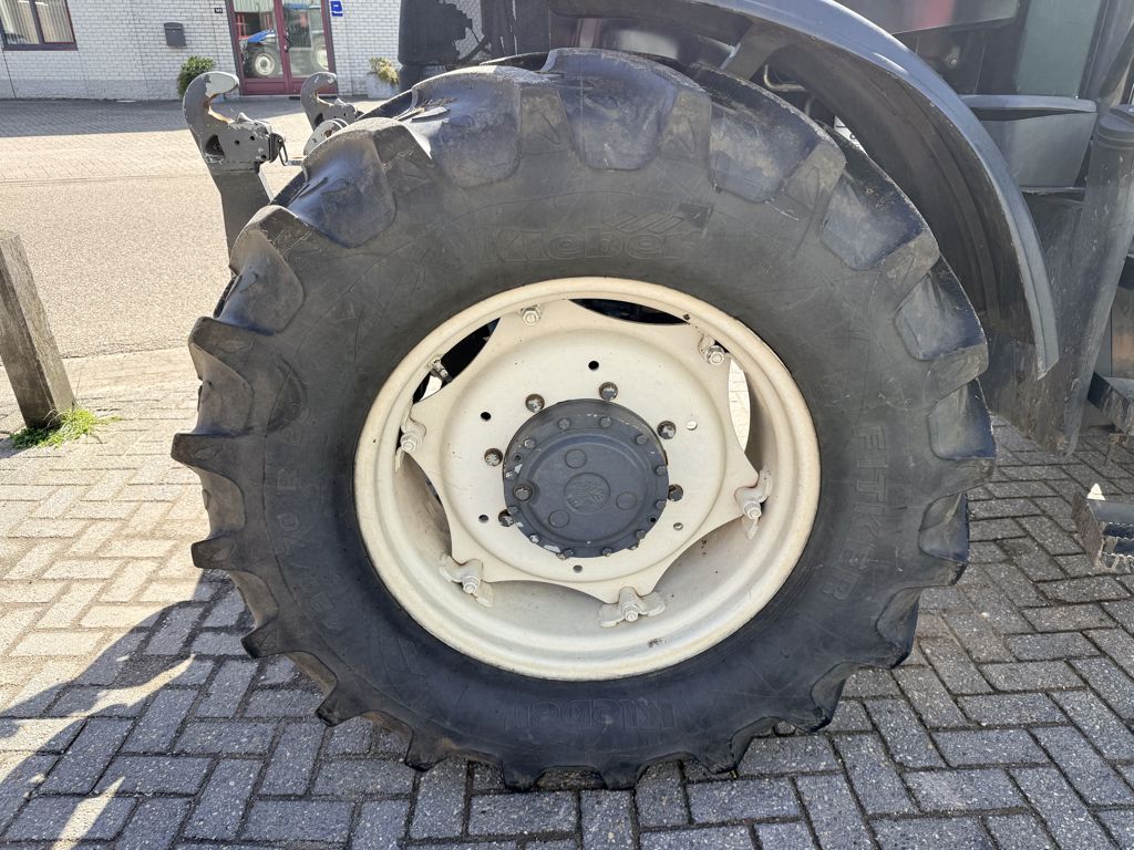 New Holland TS100 4WD