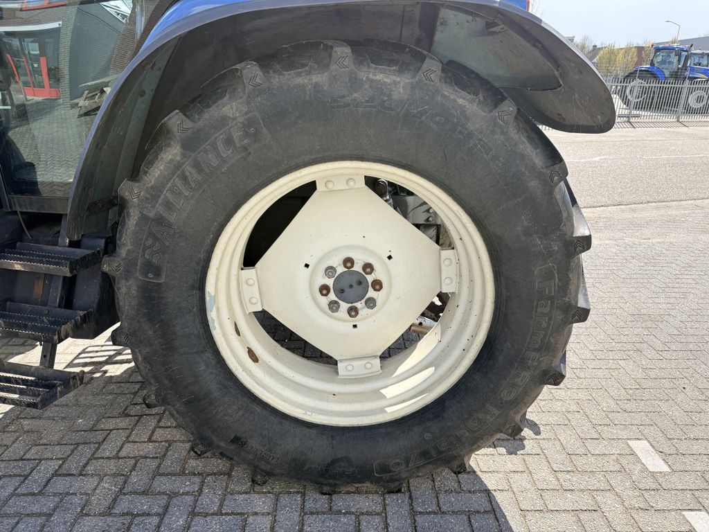 New Holland TS100 4WD