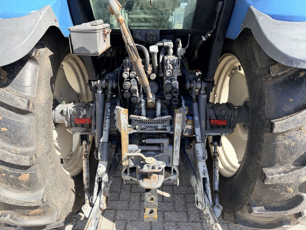 New Holland TS100 4WD