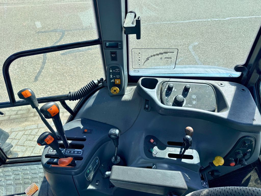 New Holland TS100 4WD