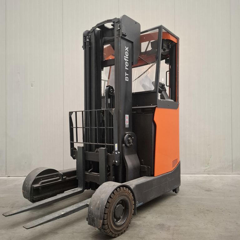 TOYOTA RRE160HR (met buitenbanden)