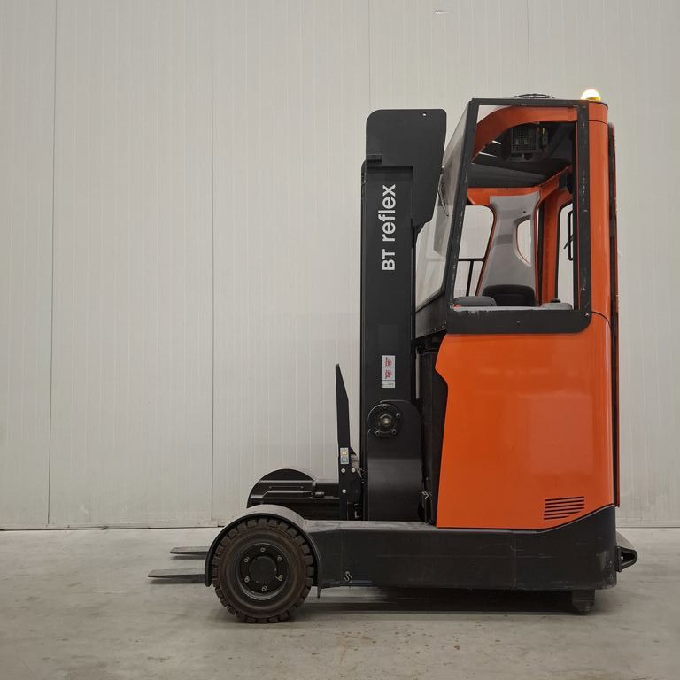 TOYOTA RRE160HR (met buitenbanden)