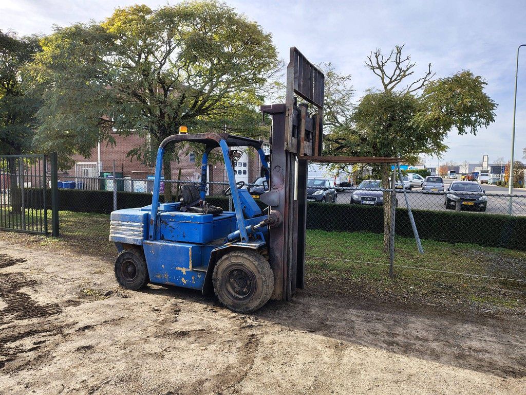 Forklift D40S Diesel 4000kg 4.5m 1997