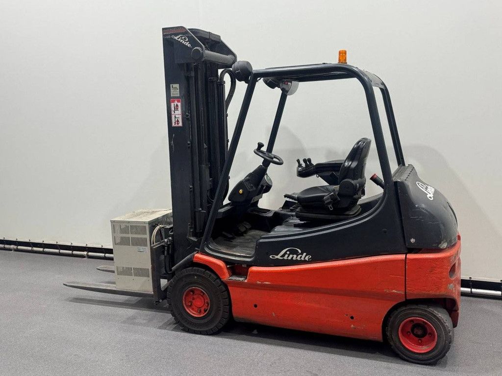 Linde E25-02 Electric Forklift 2500kg 5.3m 2006