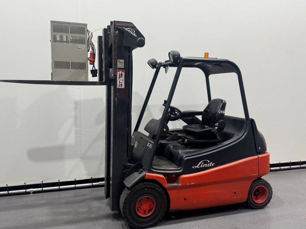 Linde E25-02 Electric Forklift 2500kg 5.3m 2006