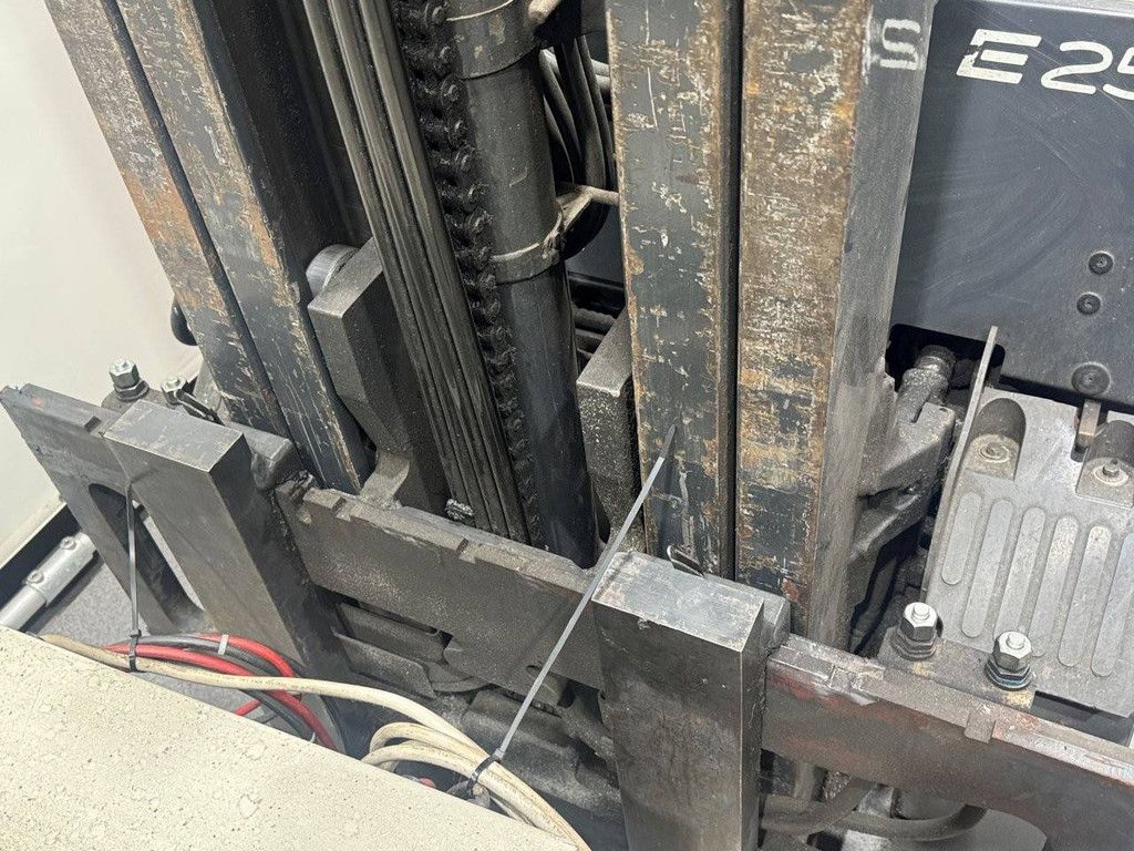 Linde E25-02 Electric Forklift 2500kg 5.3m 2006