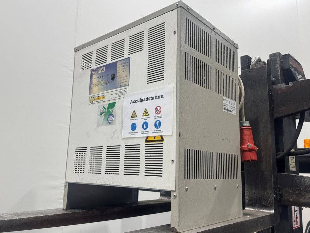 Linde E25-02 Electric Forklift 2500kg 5.3m 2006