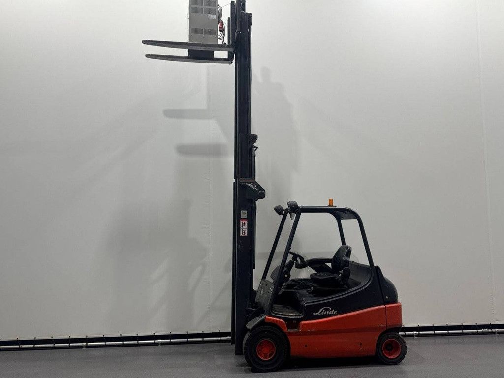 Linde E25-02 Electric Forklift 2500kg 5.3m 2006