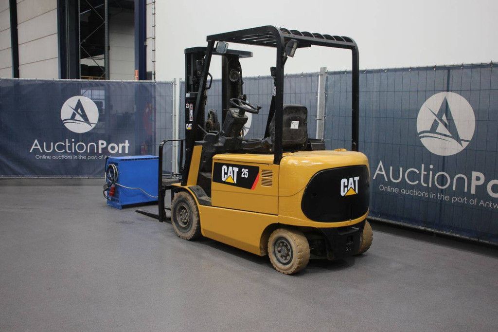 Caterpillar EP25K Elektrogabelstapler 2005