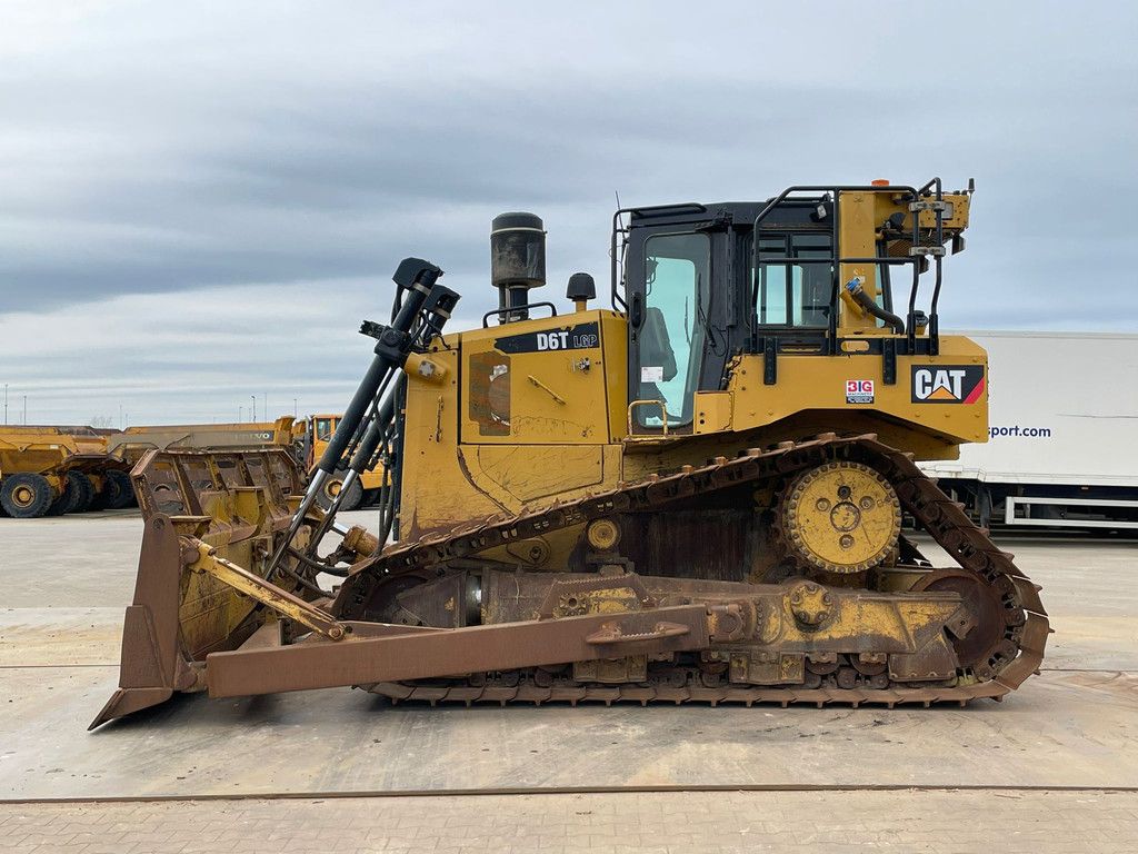 Caterpillar D6T LGP