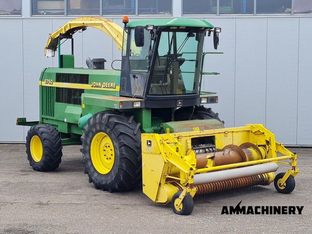 John Deere 6750