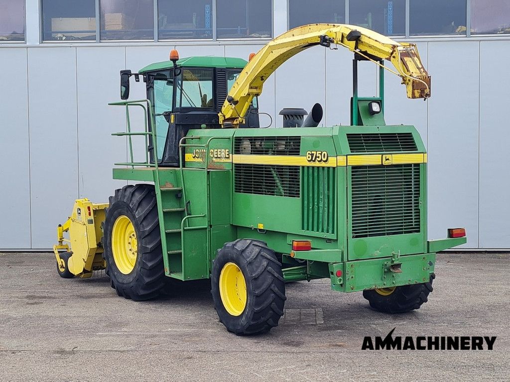 John Deere 6750