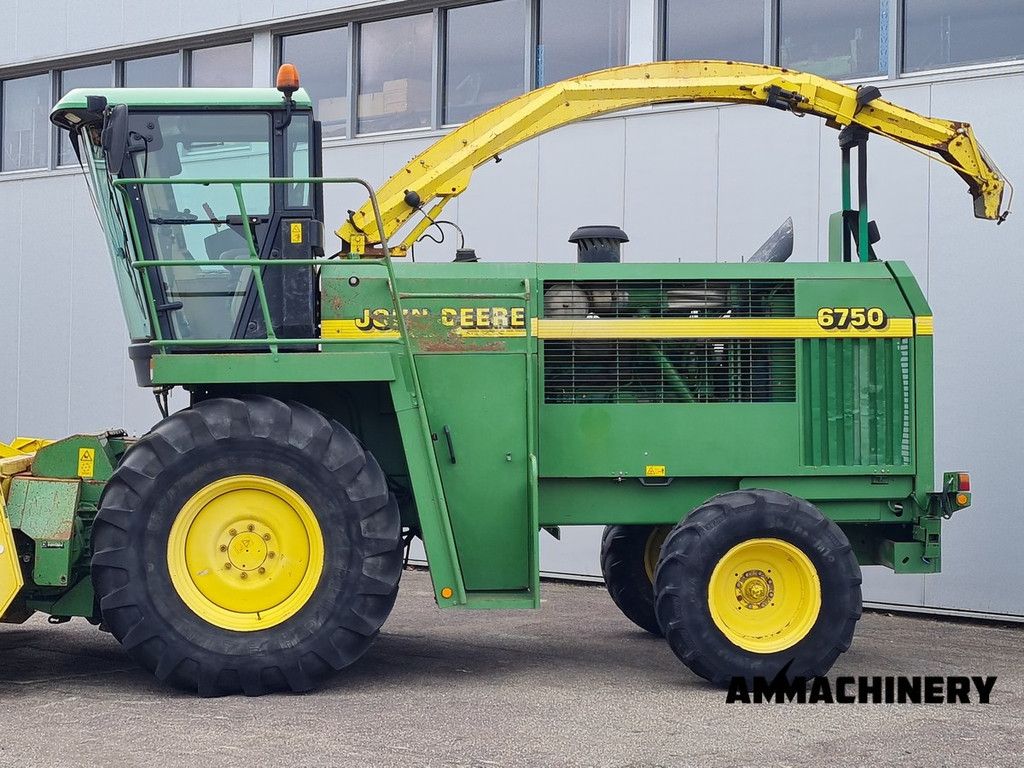 John Deere 6750