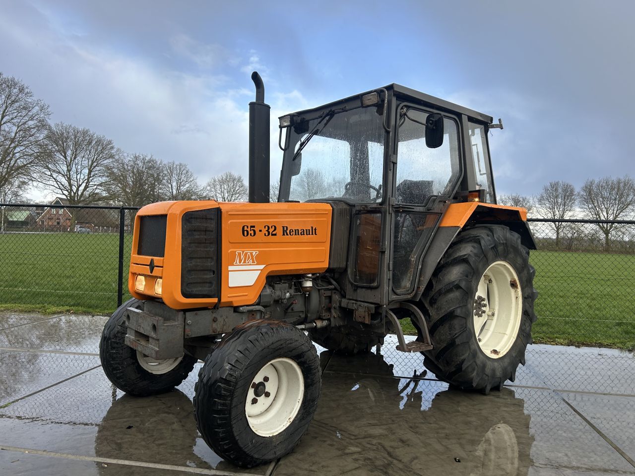 Zeer nette Renault mx65-32 met voorlader (marge)