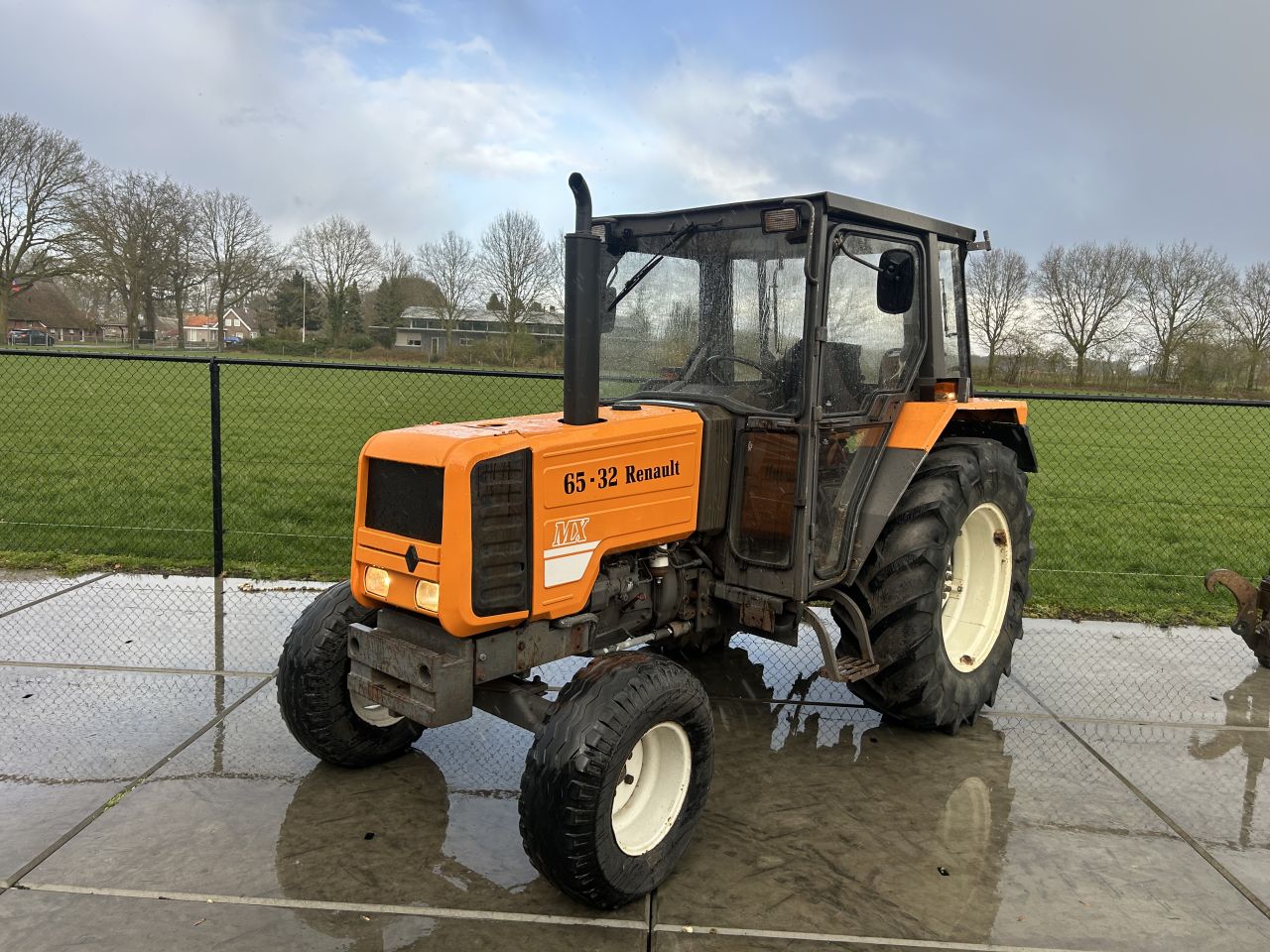 Zeer nette Renault mx65-32 met voorlader (marge)